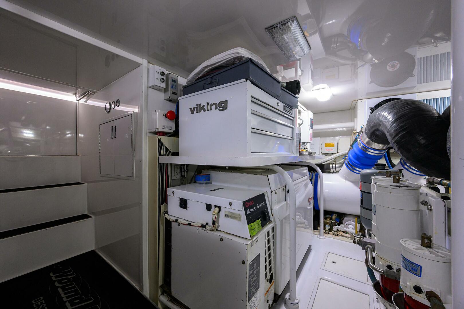 2004 Viking 65 Enclosed Bridge w/Tower - Image 77
