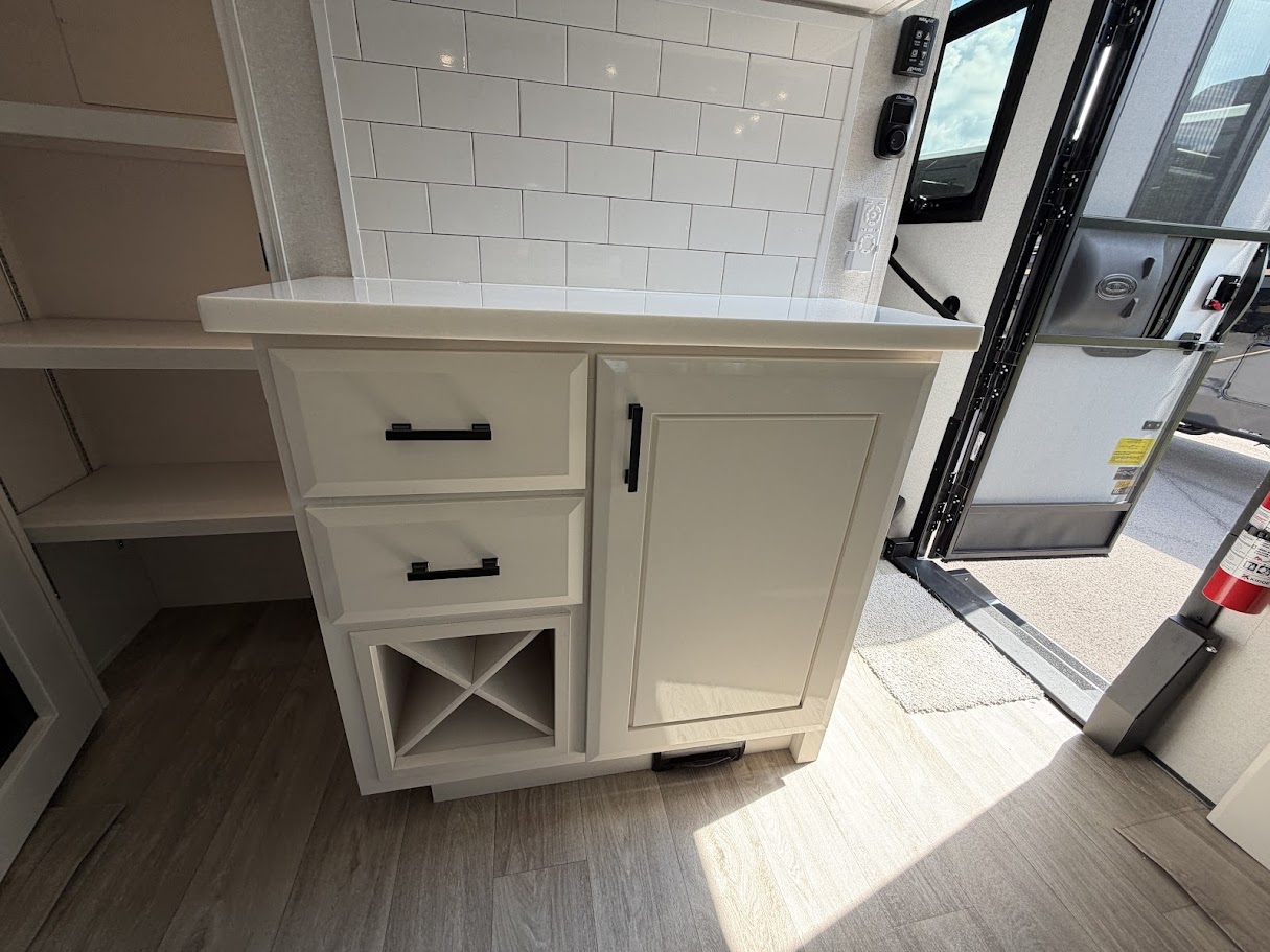 2027 JAYCO PINNACLE 32RLTS - Image 24