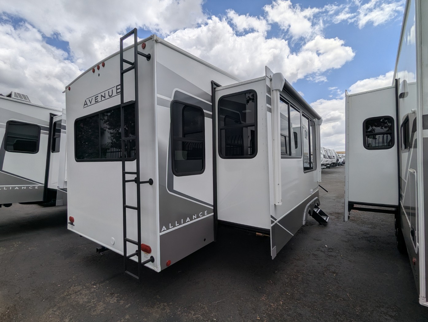 2026 Alliance RV Avenue 32RLS - Image 4