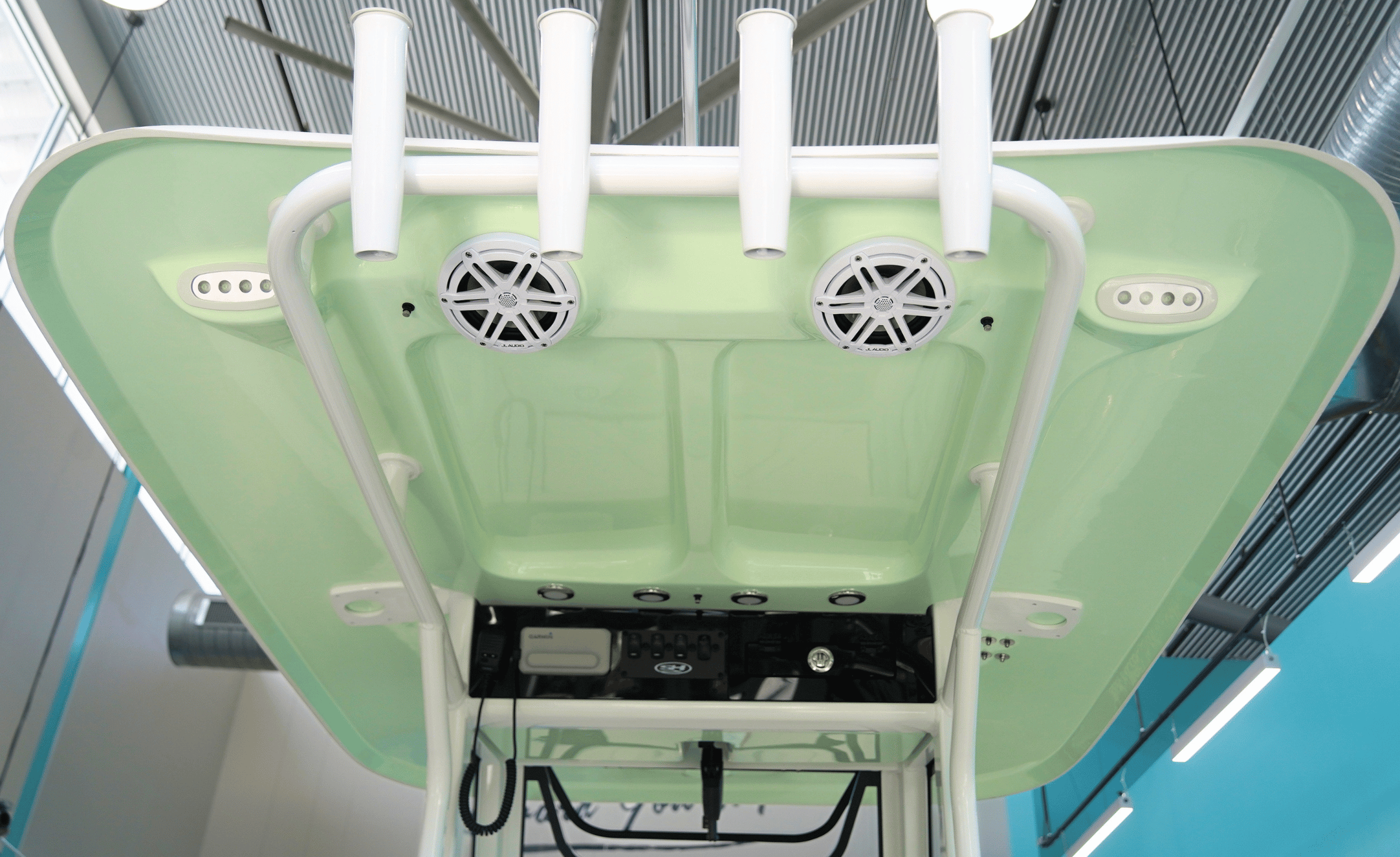 2027 SEA HUNT ULTRA 245SE - Image 18