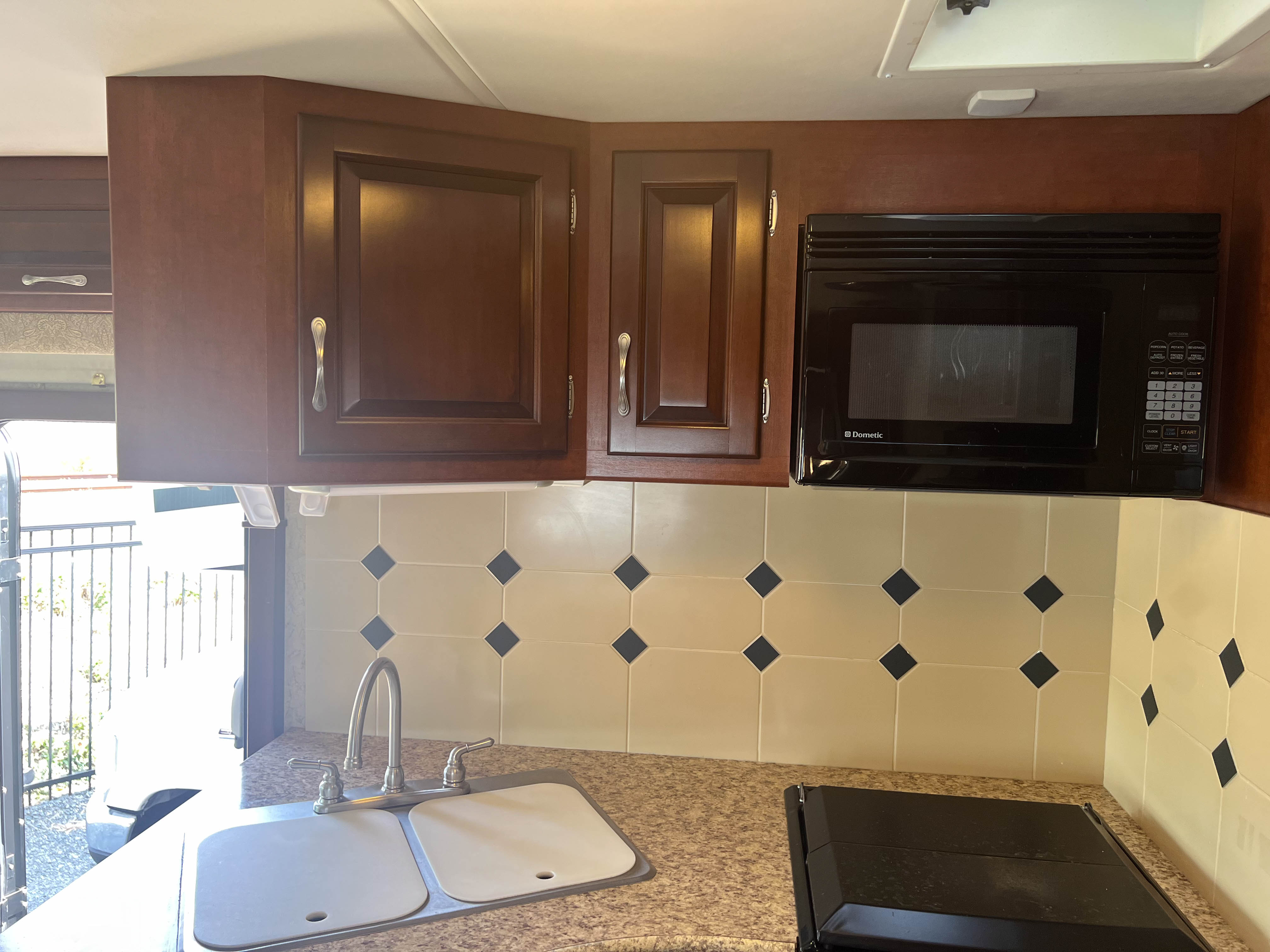 2011 NEWMAR BAYSTAR 3302 - Image 23