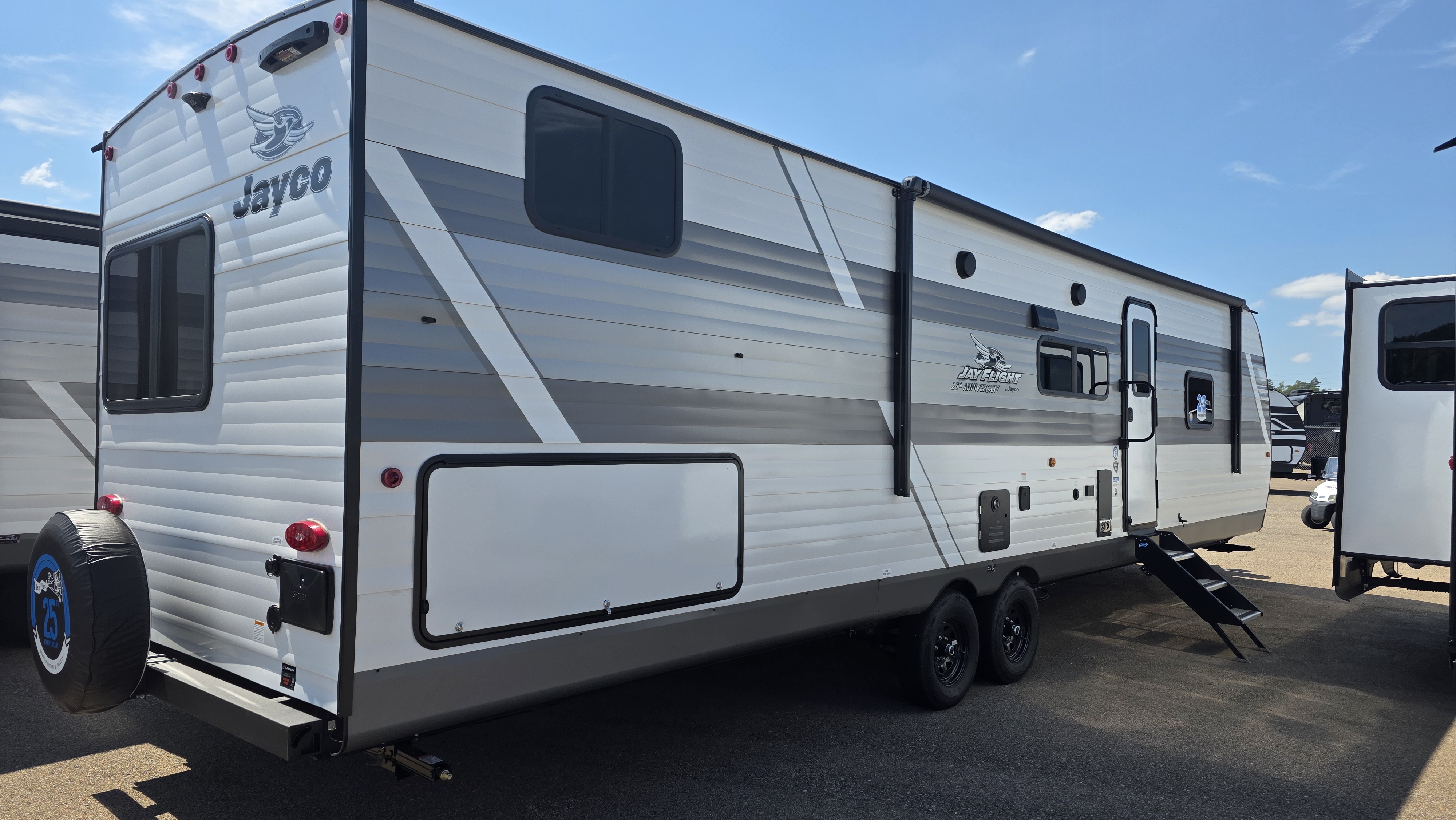 2027 JAYCO JAY FLIGHT 325BHT - Image 4