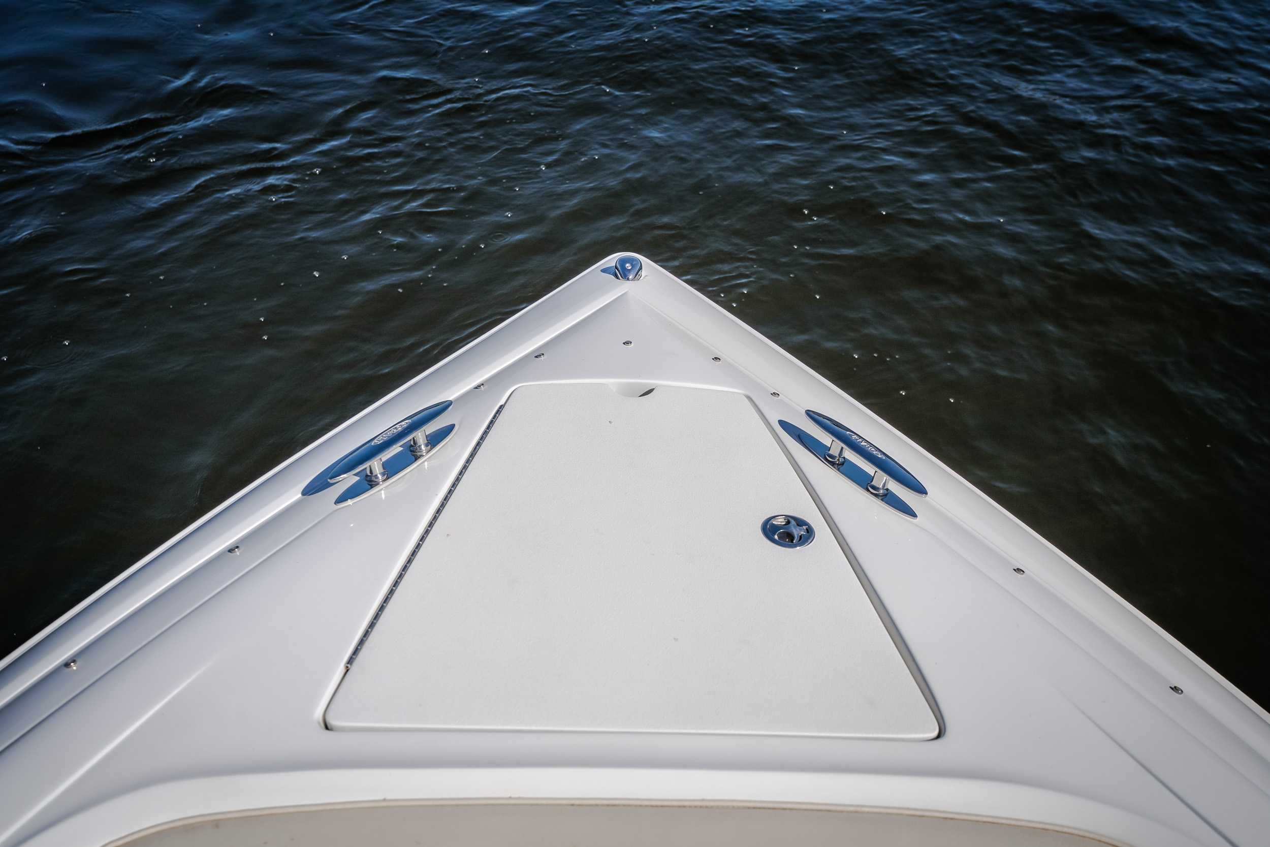 2010 Cobalt 302 - Image 13