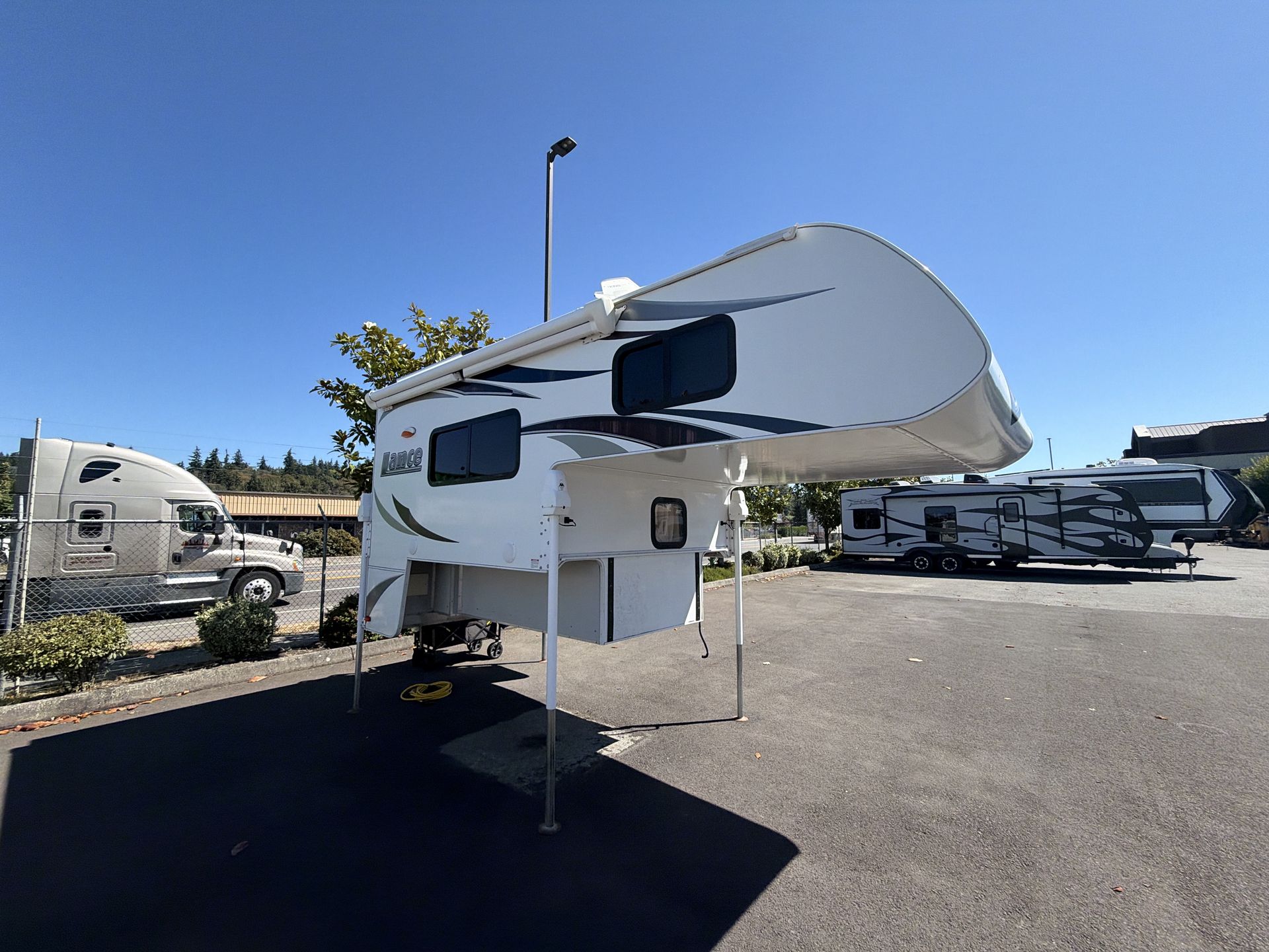 2016 Lance Lance 825