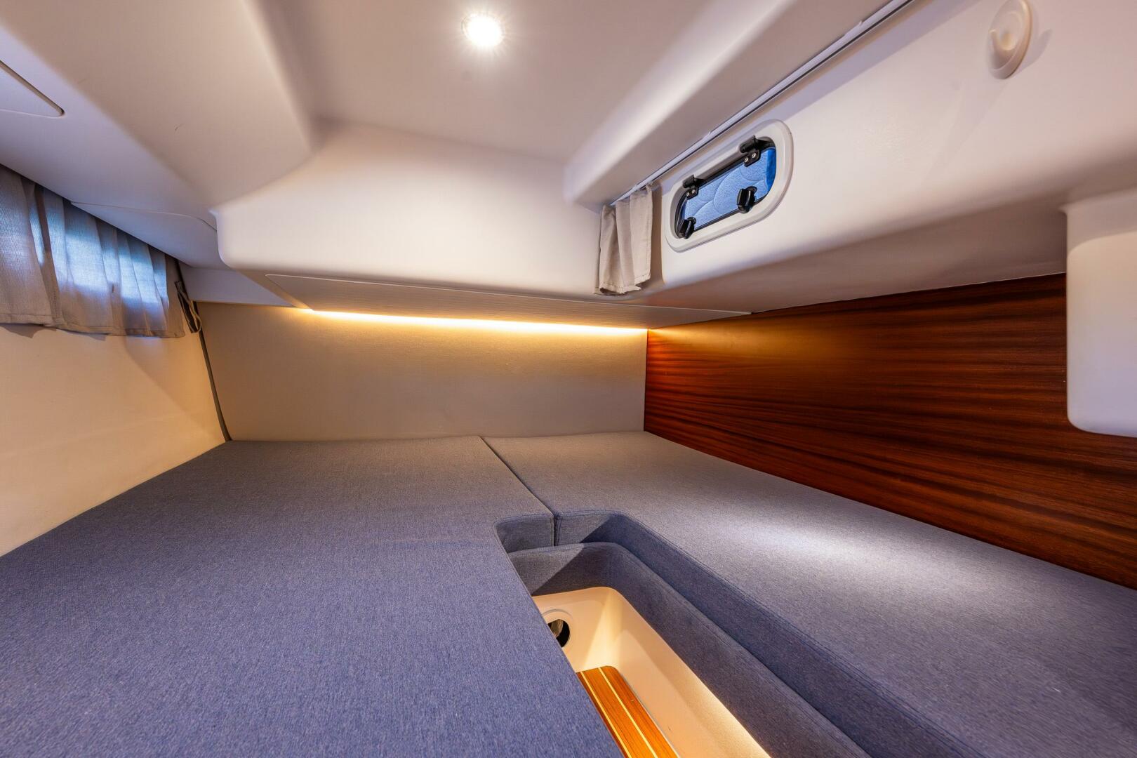 2023 Nimbus 405 Flybridge - Image 32