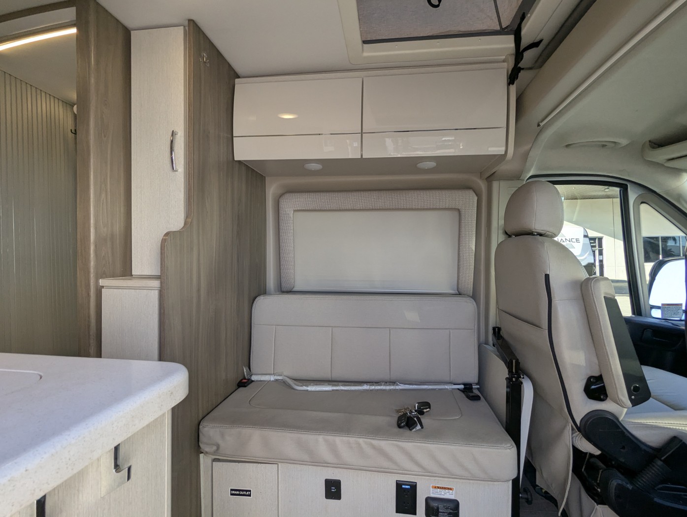 2022 Thor Motor Coach Tellaro 20J - Image 11