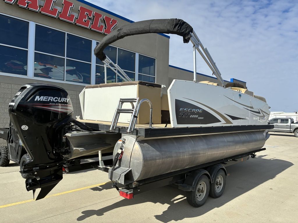2015 Larson Escape 2200 RT - Image 2