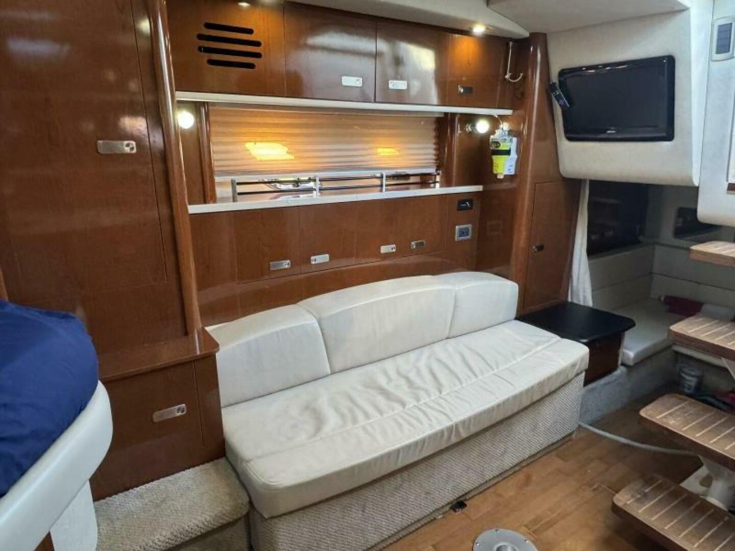 2011 Sea Ray 330 Sundancer - Image 20