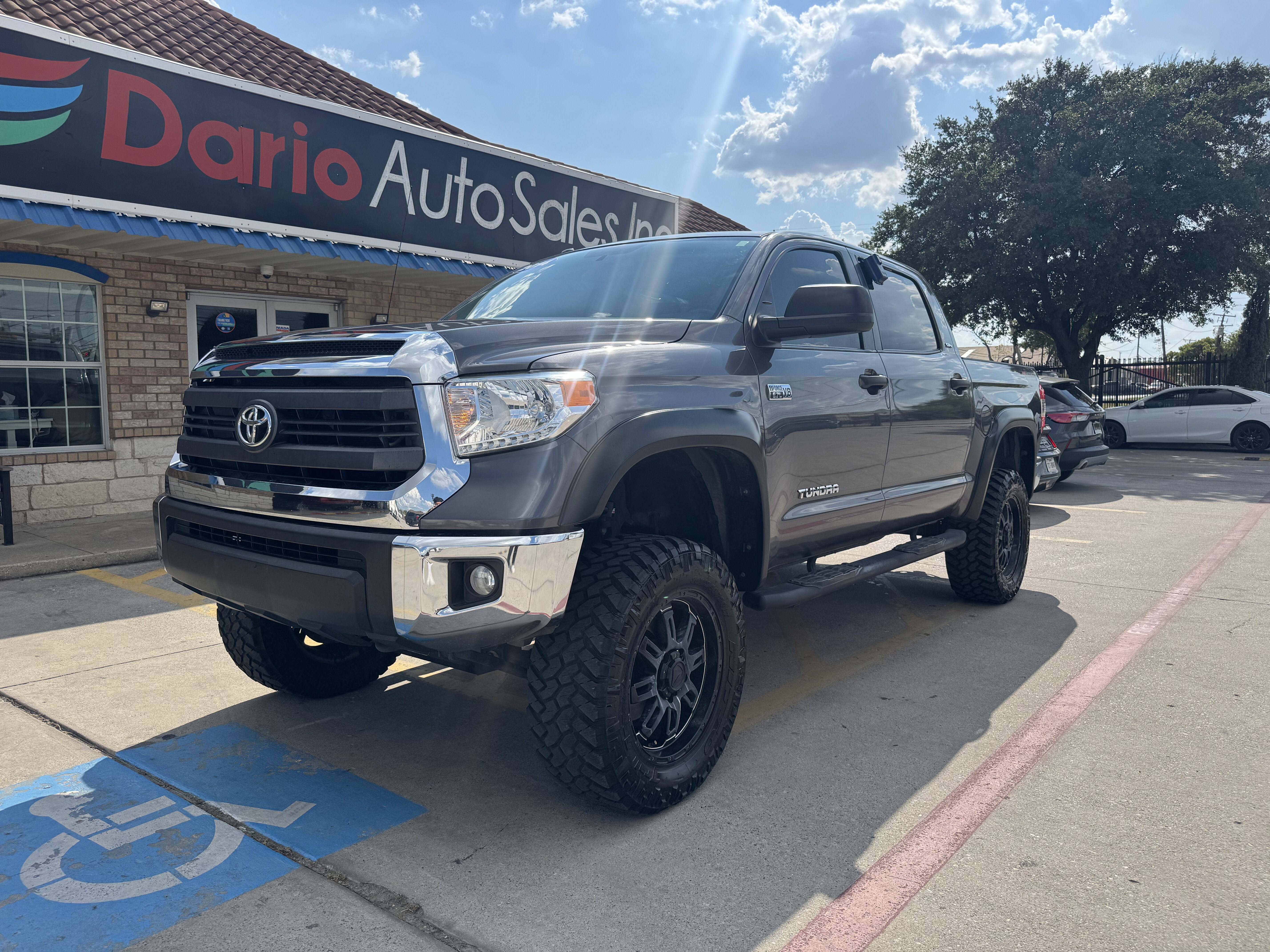 2014 Toyota Tundra CrewMax SR5 4WD 5.7L V8 - Image 1