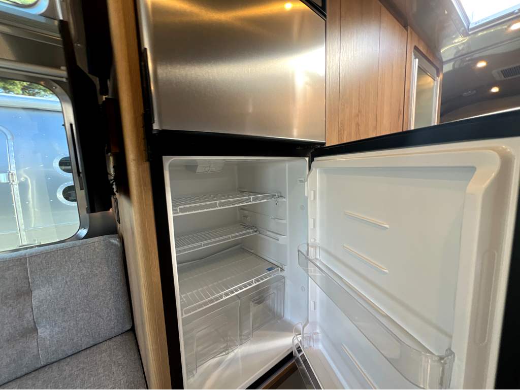 2027 AIRSTREAM TRADE WIND 27FBQ - Image 17