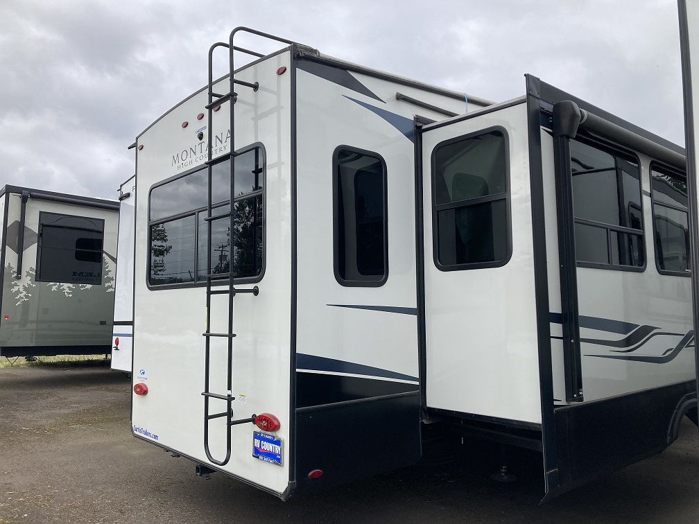 2022 Keystone Montana High Country 295RL - Image 12