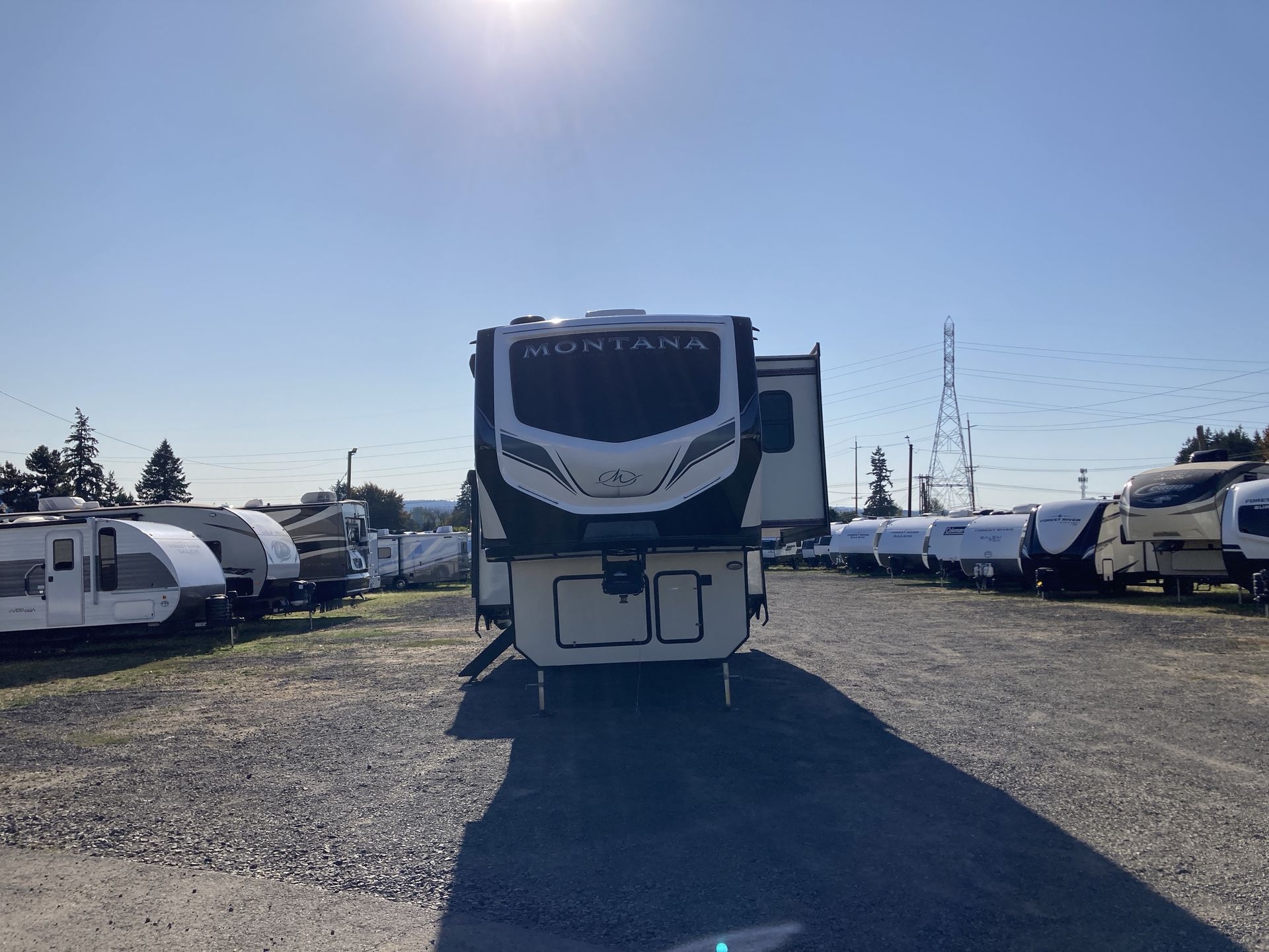 2022 Keystone Montana High Country 295RL - Image 8