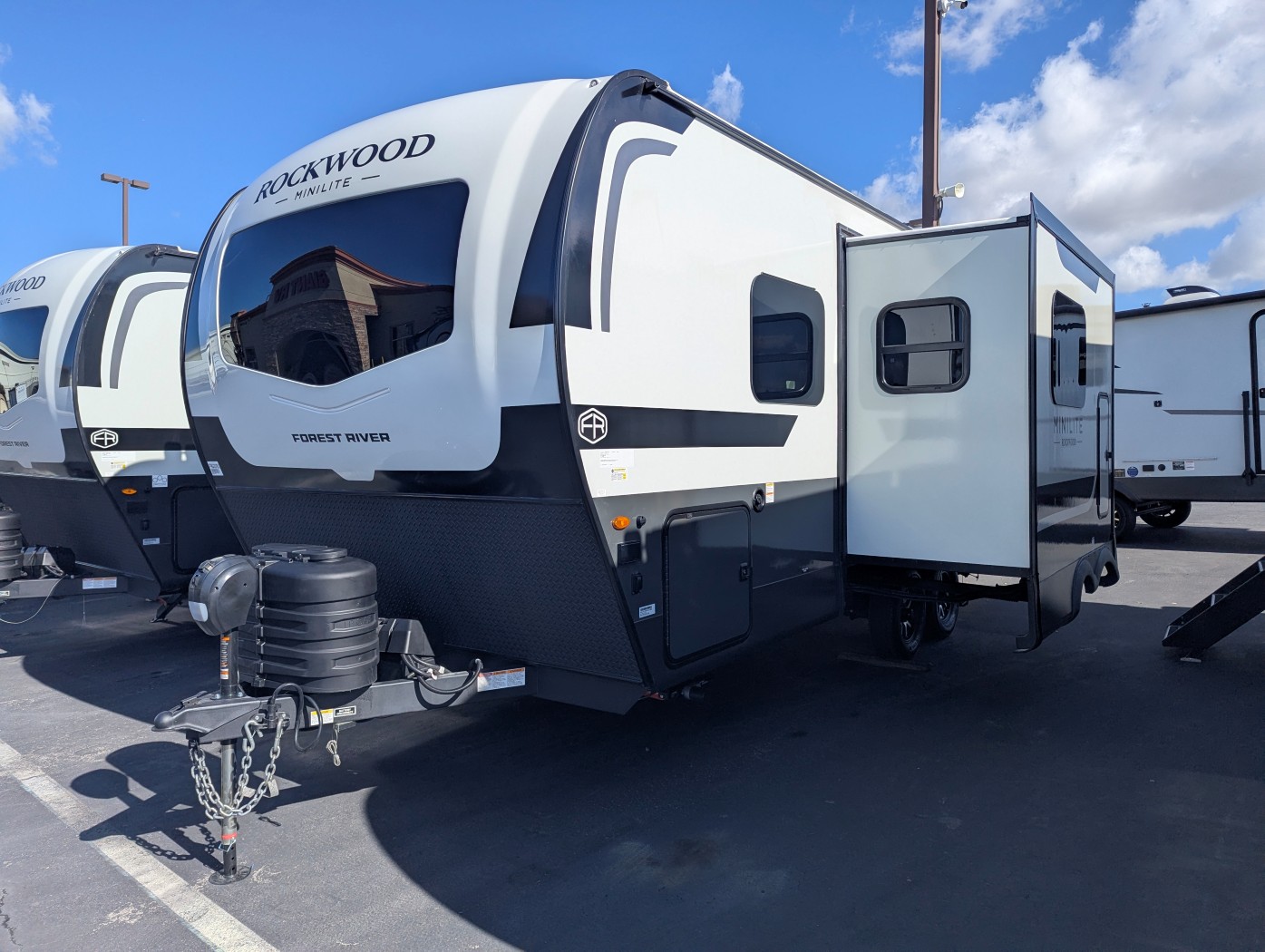 2027 Forest River Rockwood Mini Lite 2213S - Image 3