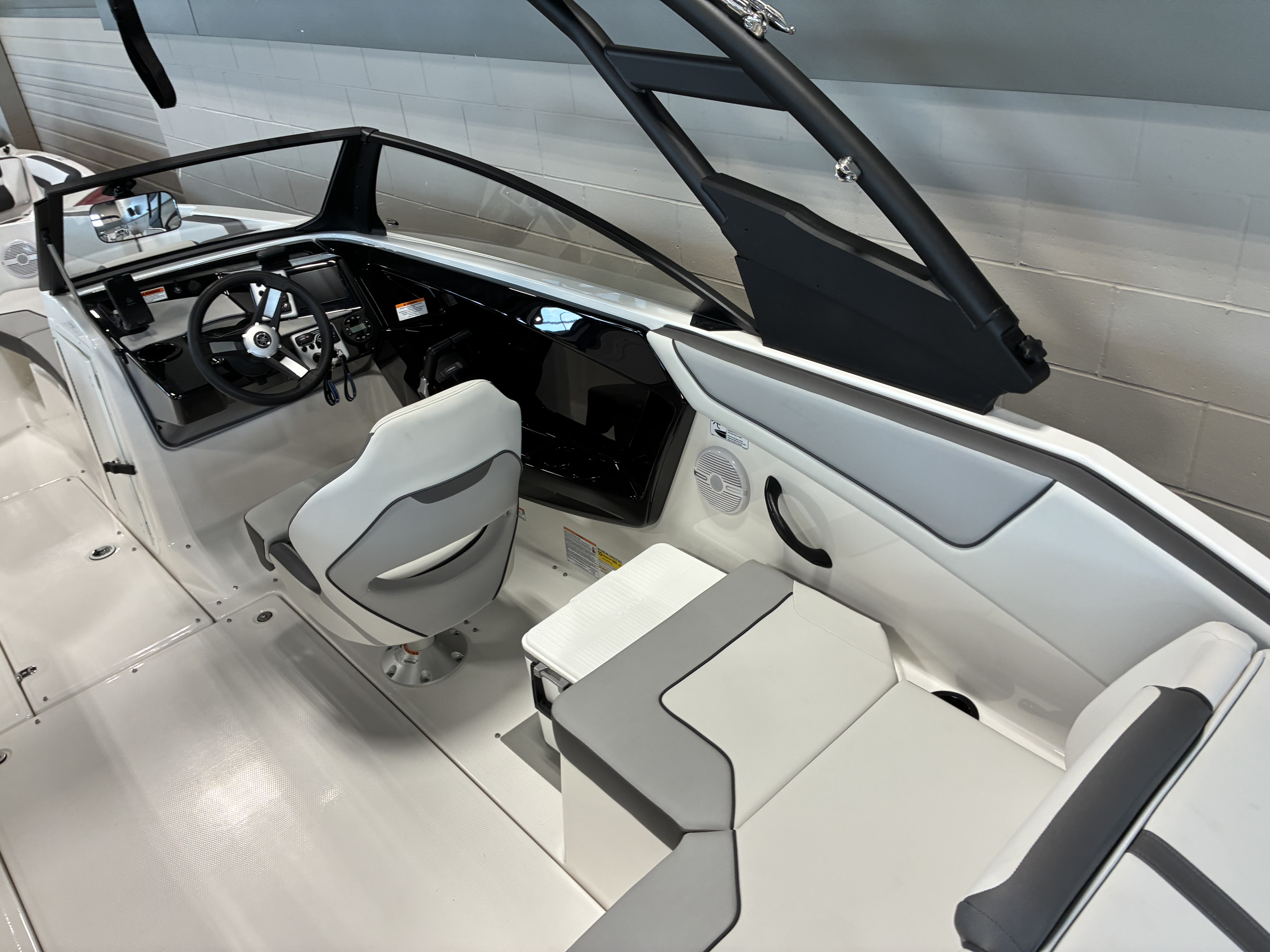 2026 Yamaha Boats AR220 - Image 9