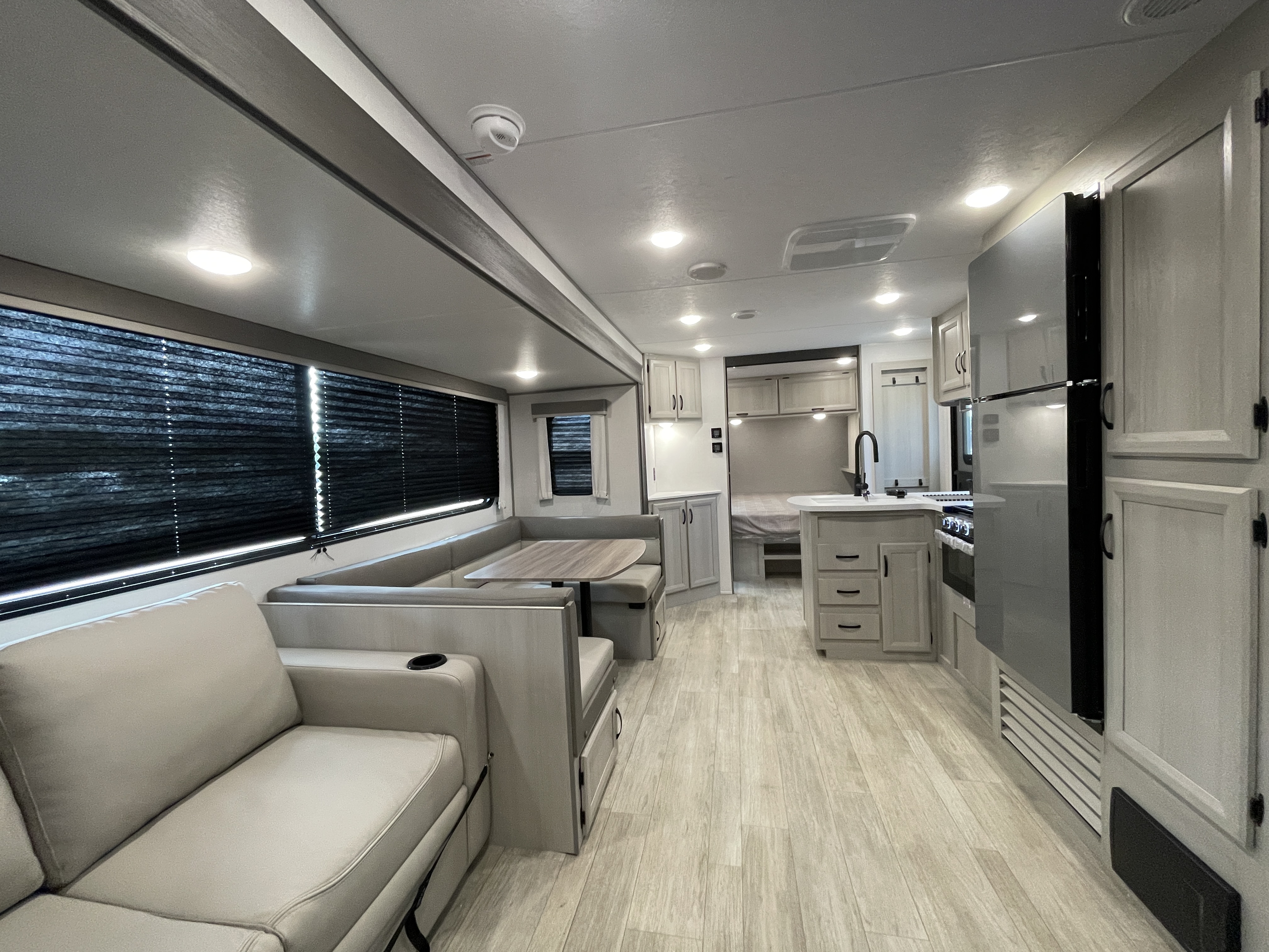 2027 Coachmen Catalina Legacy Edition 273DBHCK - Image 14