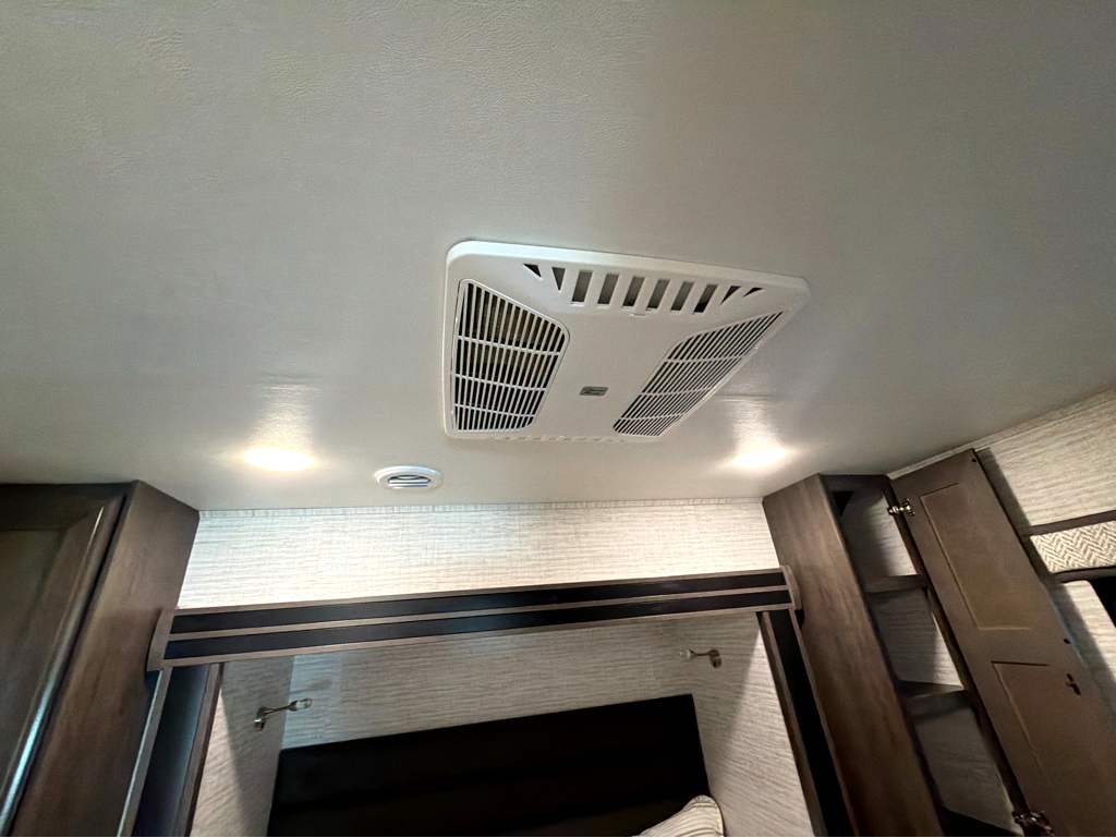 2025 ENTEGRA COACH ODYSSEY 30Z - Image 35
