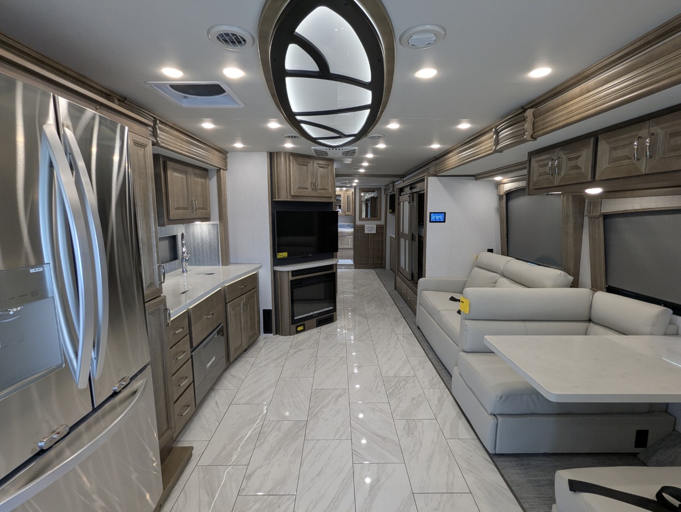 2026 Fleetwood Discovery 38N - Image 11