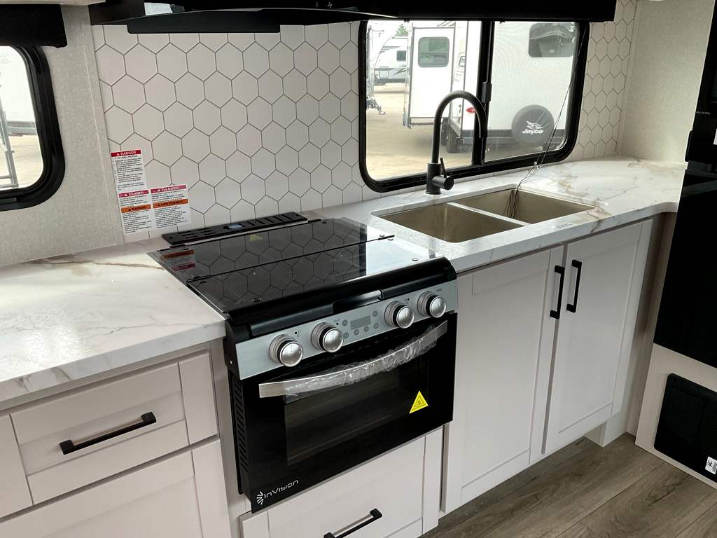 2026 JAYCO Jay Feather 29 QBH - Image 18