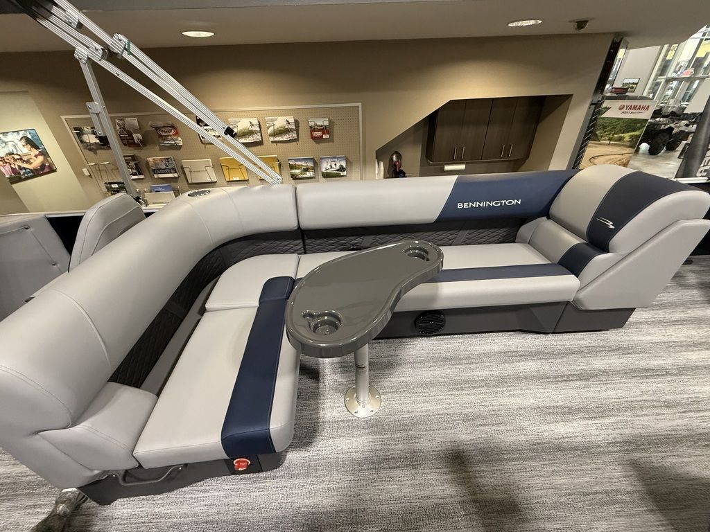 2026 Bennington 22SF TriToon Pontoon - Image 20