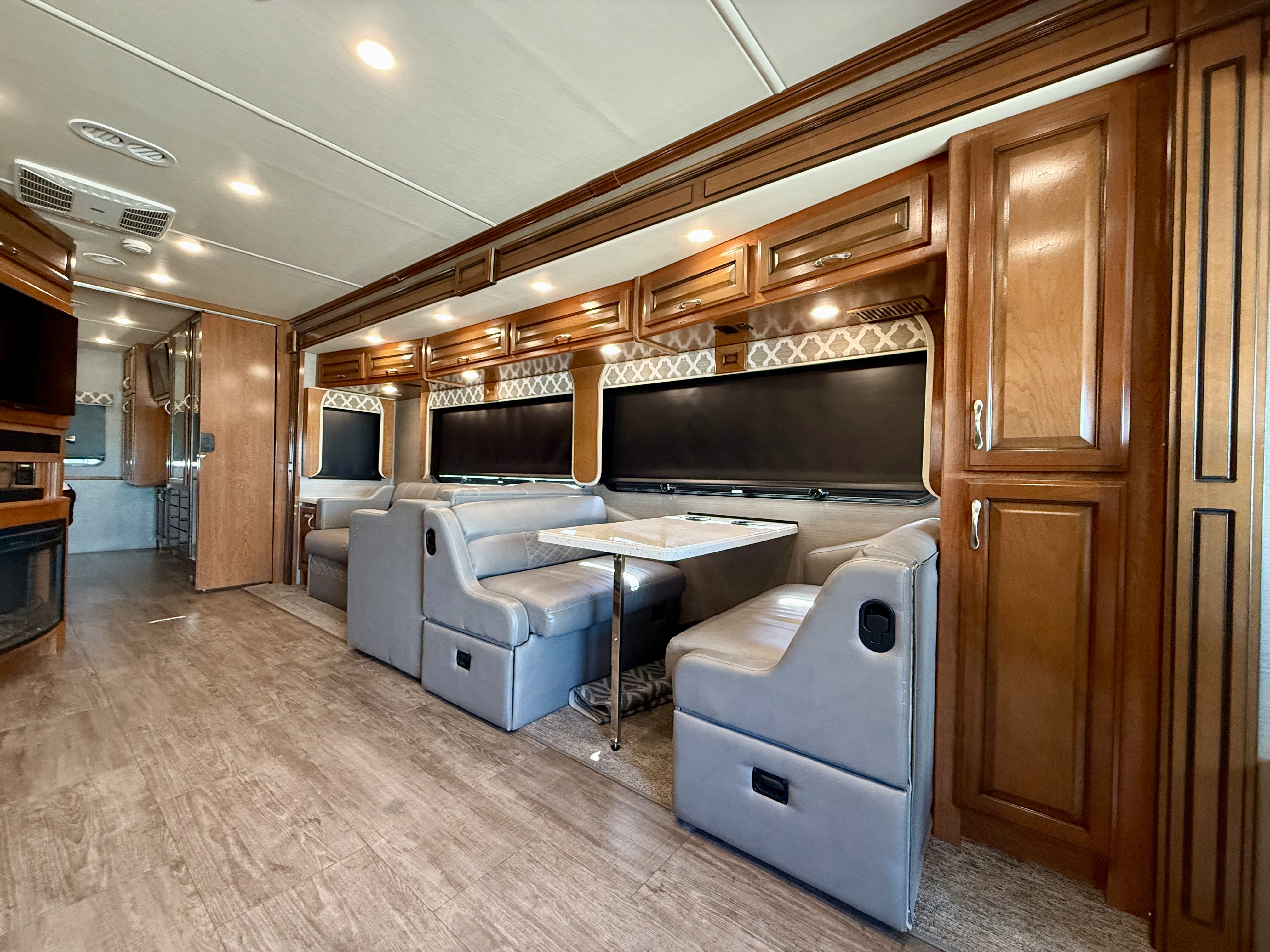 2018 Southwind 34C FULL BODY PAINT - Image 16