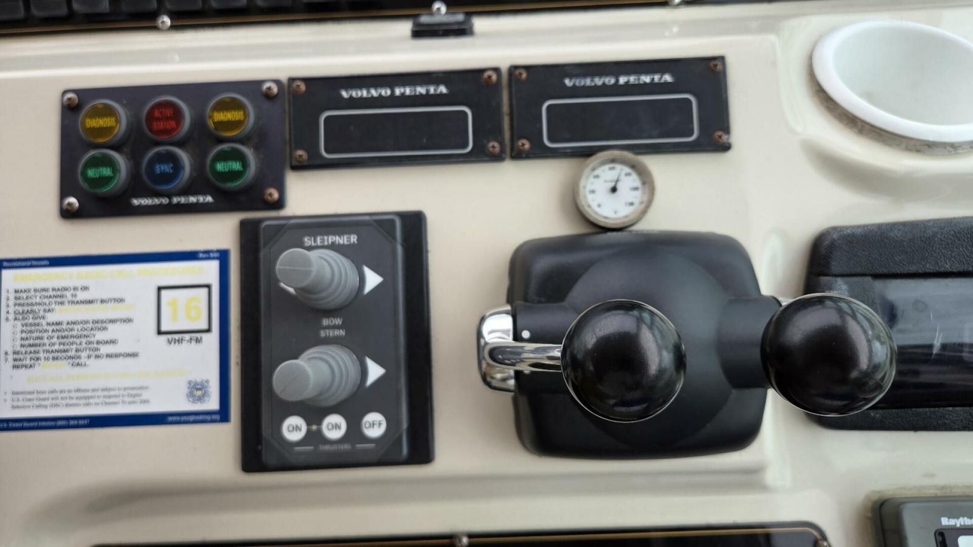 2000 Cruisers Yachts 4450 Express Motor Yacht - Image 26