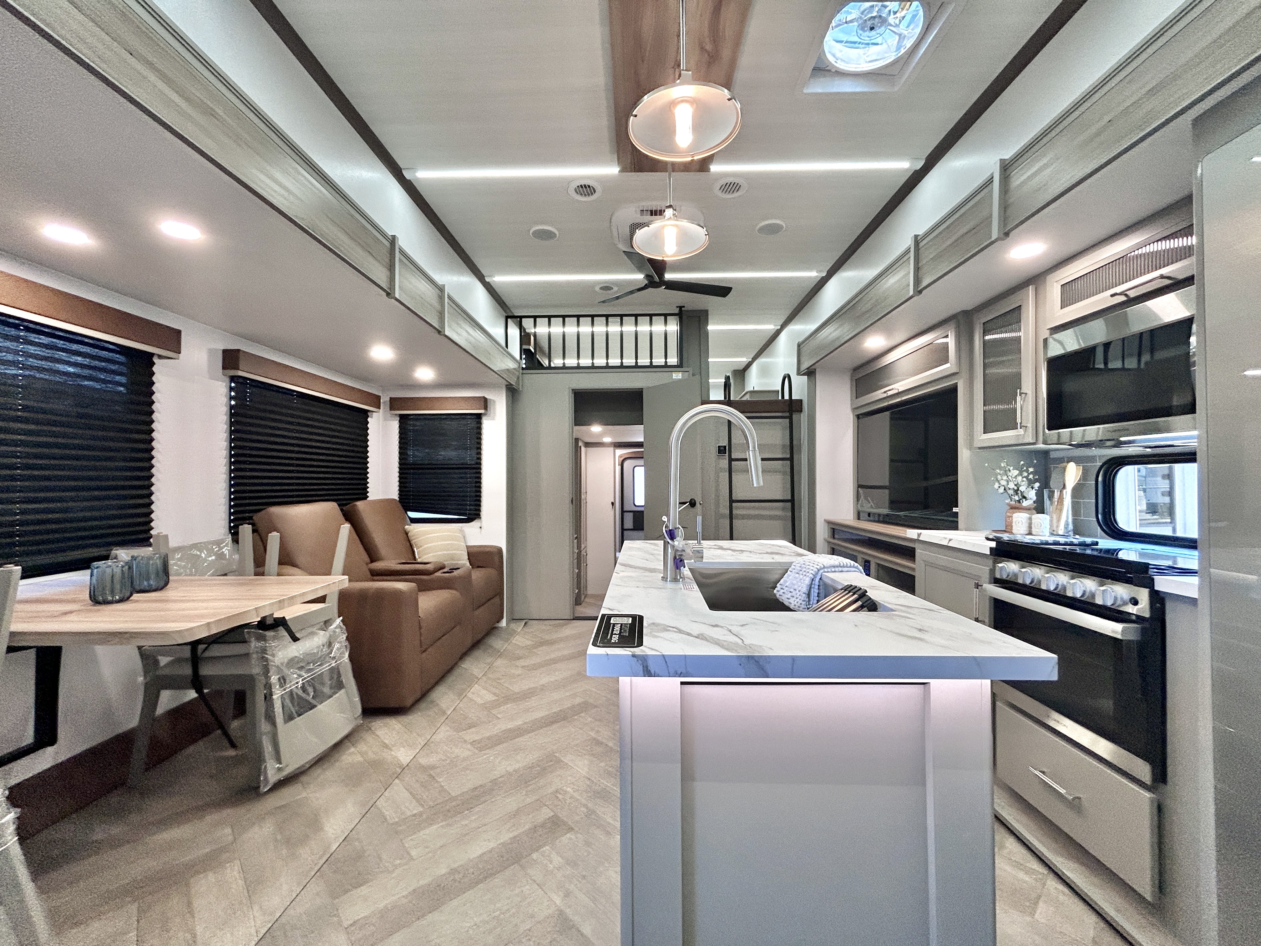 2026 Keystone Sprinter 3920DSL - Image 9