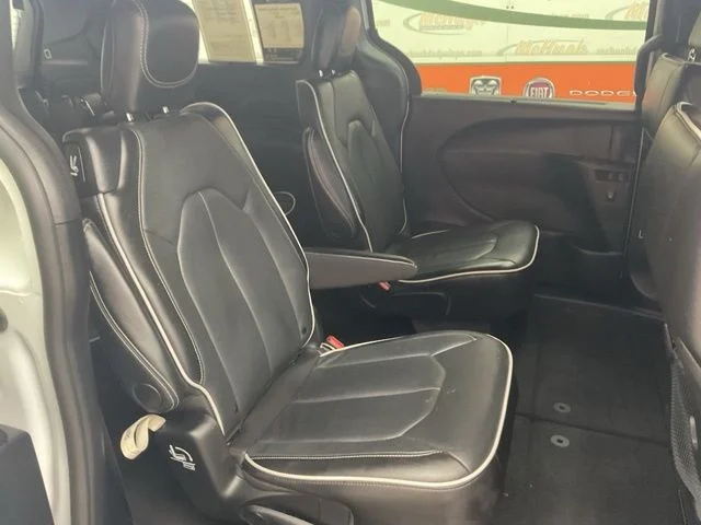 2025 Chrysler Pacifica Limited FWD - Image 9