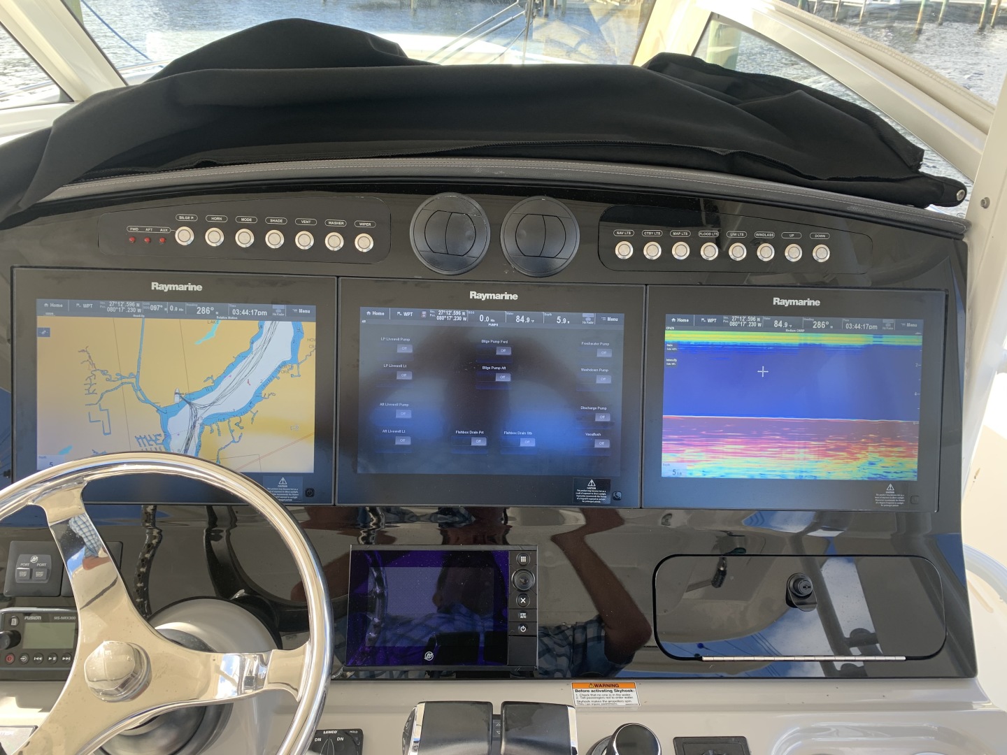 2017 Boston Whaler 420 Outrage - Image 9
