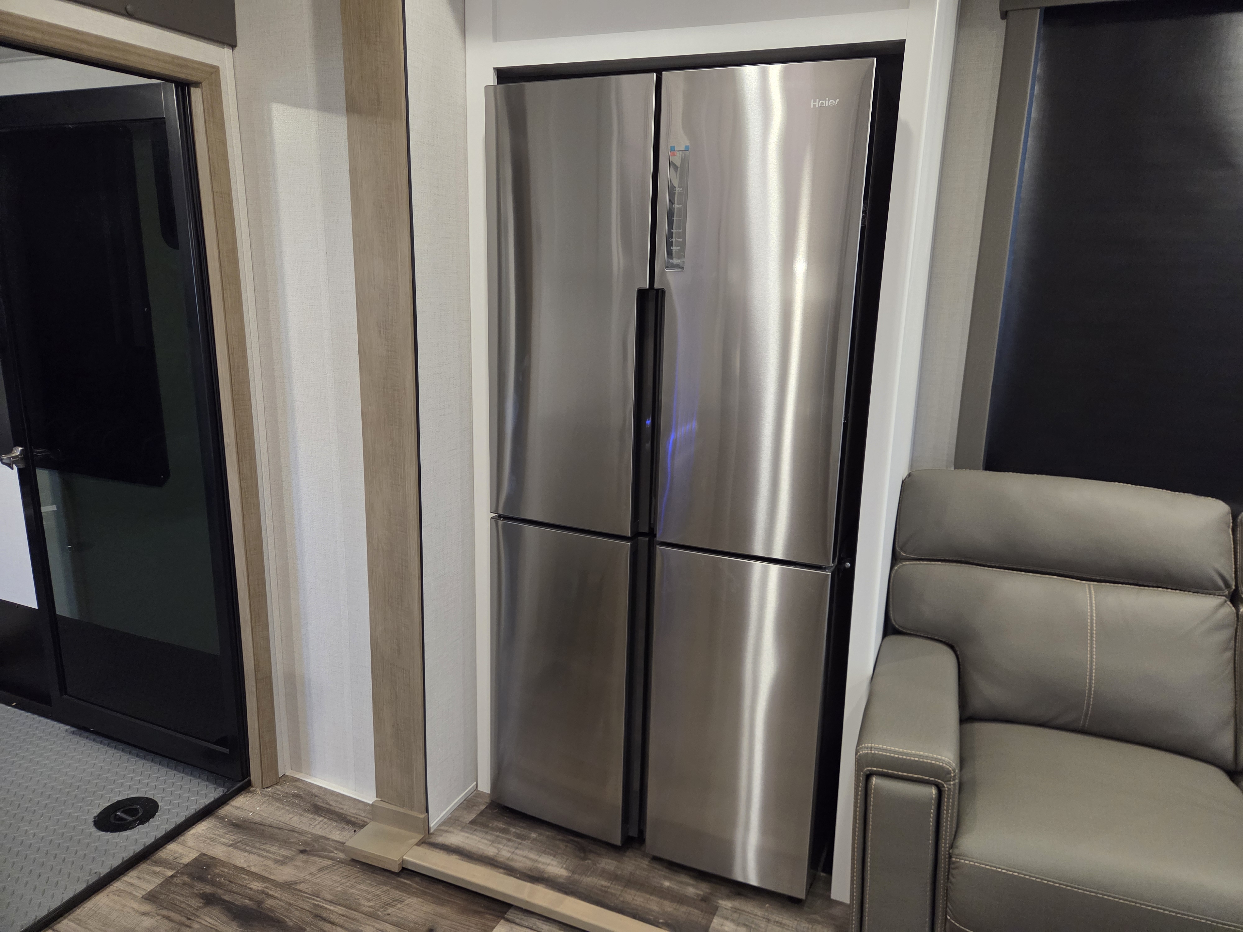 2022 Keystone Raptor 423 - Image 9