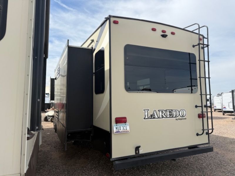 2018 Keystone Laredo 358BP - Image 2
