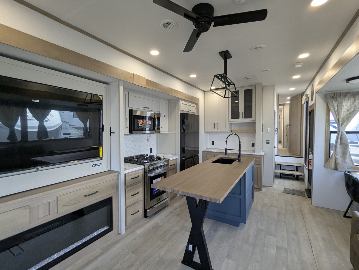 2027 Forest River Sierra 3900HBLR - Image 23