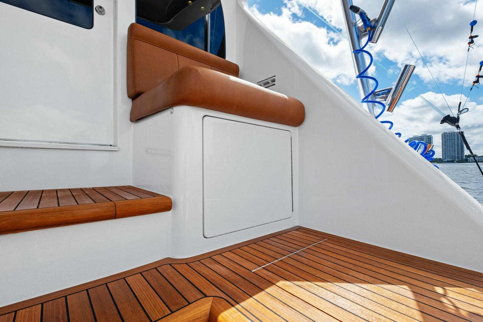 2012 Viking 82 Convertible - Image 69