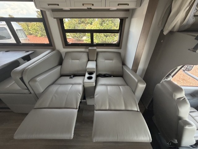 2027 JAYCO GREYHAWK 29MV - Image 8