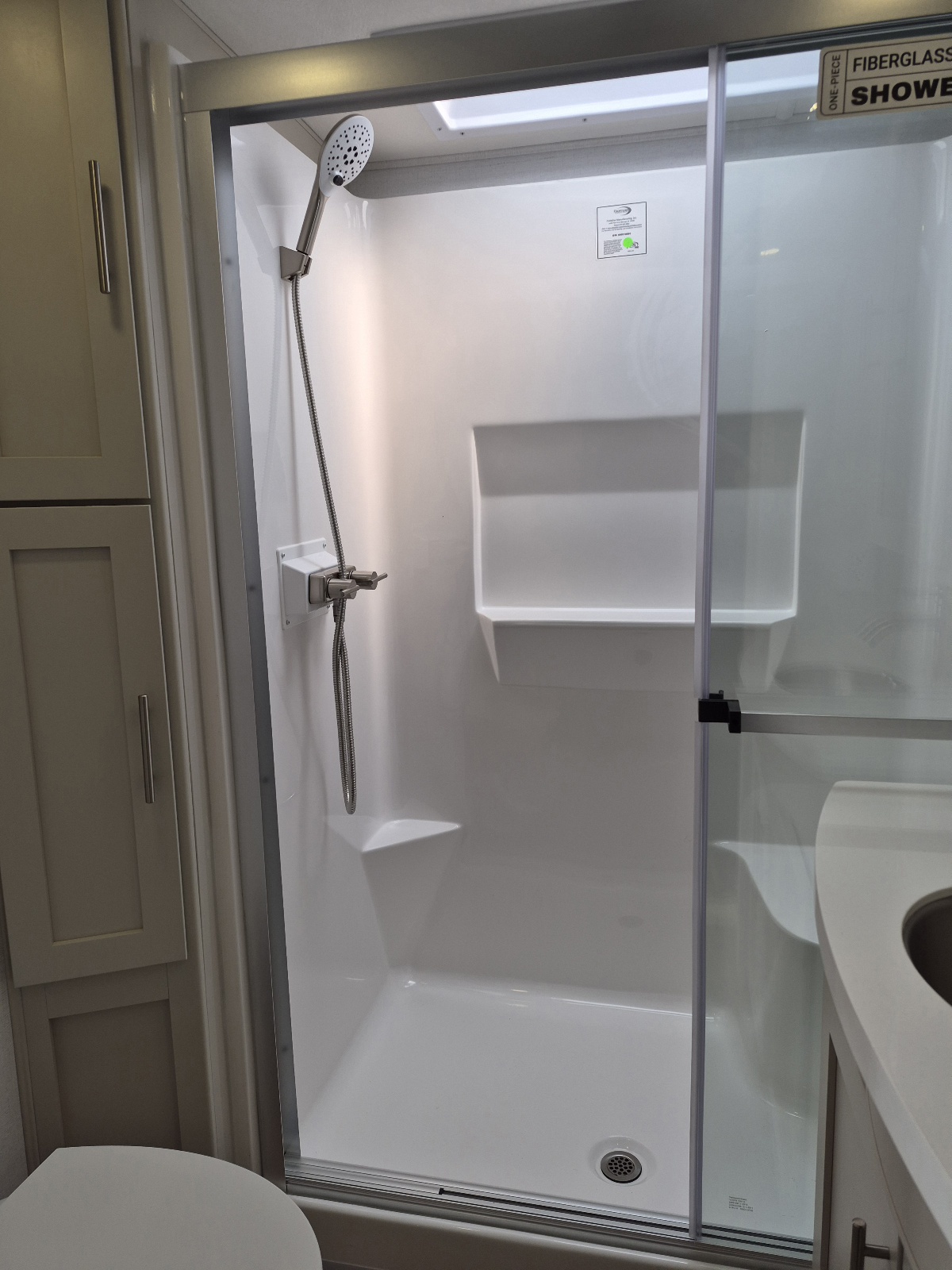 2027 Alliance RV Avenue 32RLS - Image 11