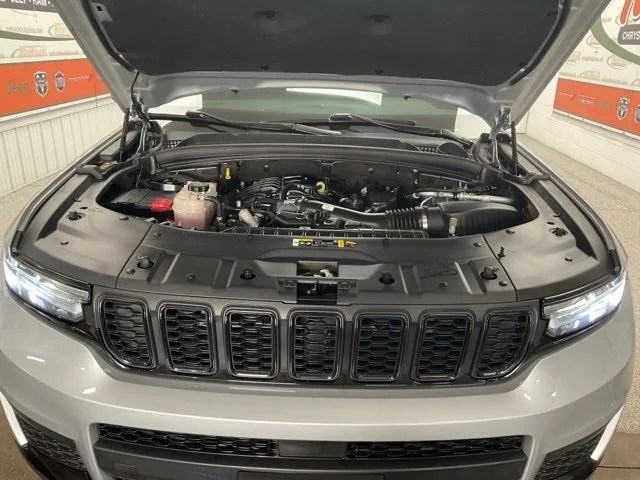 2023 Jeep Grand-Cherokee-L Laredo Altitude 4x4 - Image 10