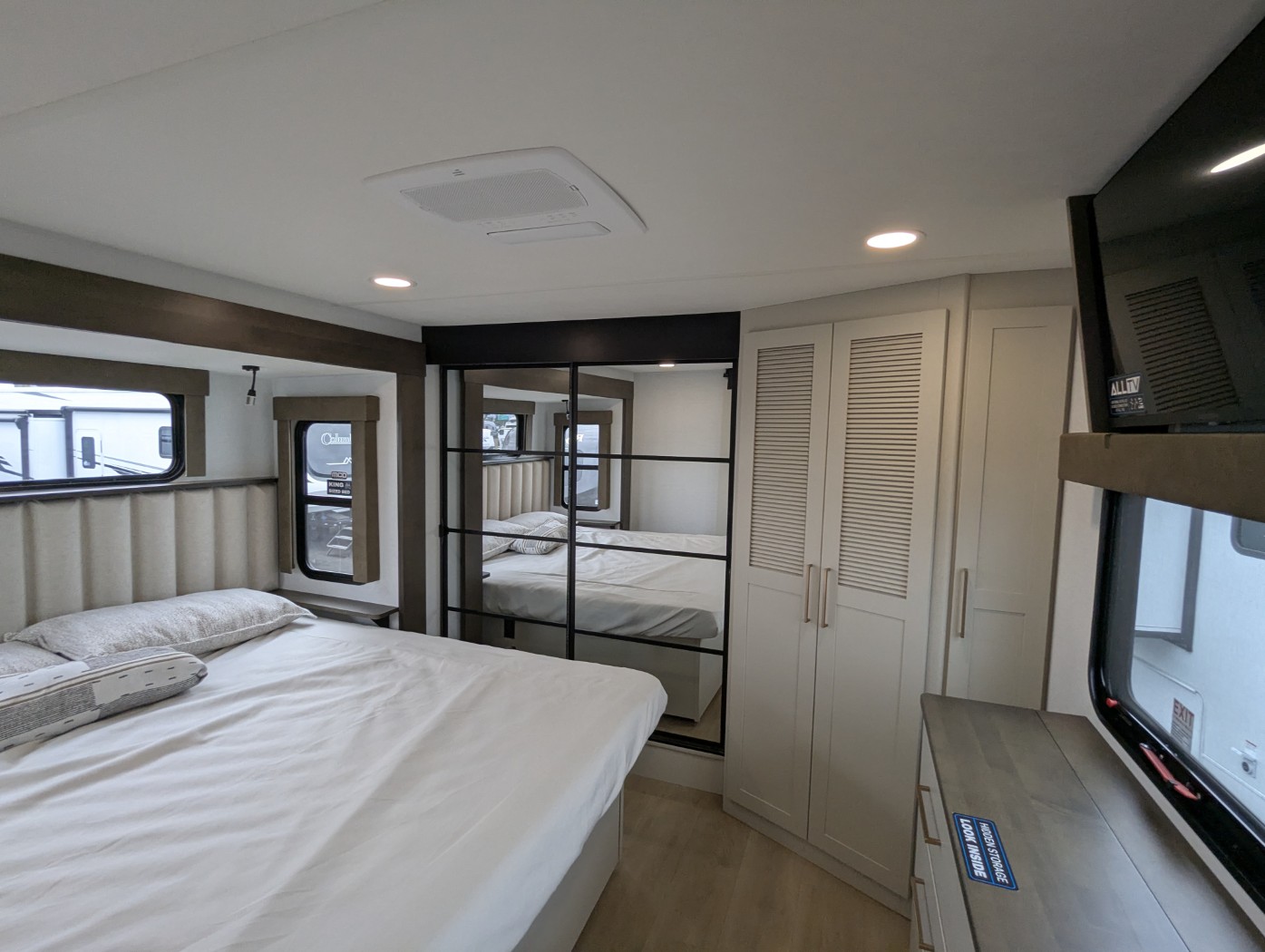 2027 Alliance RV Paradigm 310RL - Image 20
