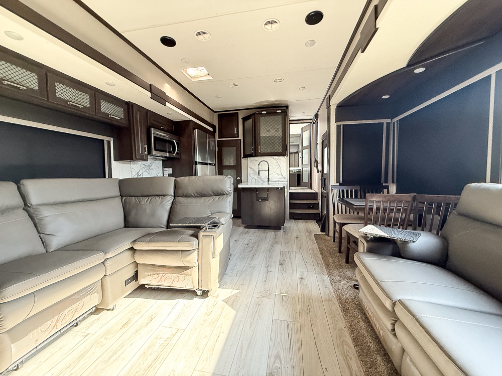 2020 GRAND DESIGN 395M - Image 38