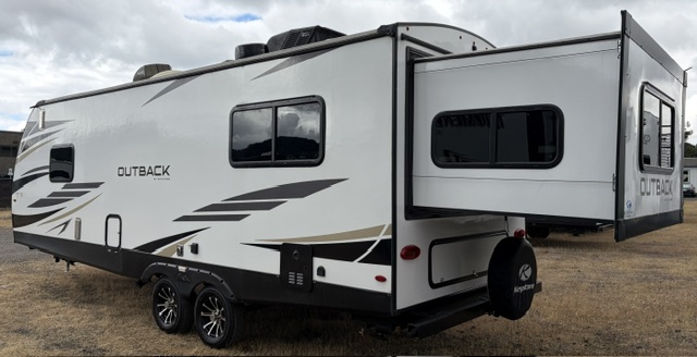 2023 Keystone Outback Ultra-Lite Ultra-Lite 240URS - Image 6