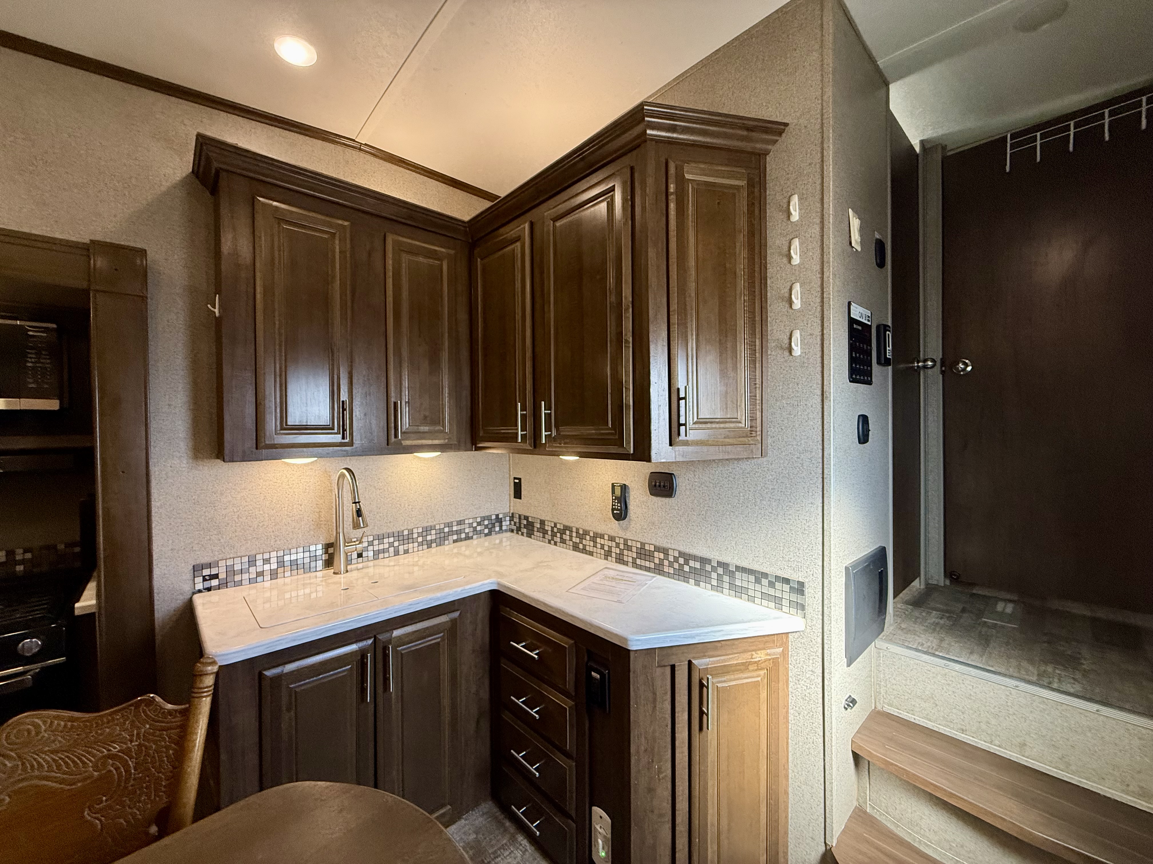 2019 Forest River Rockwood Signature Ultra Lite 8298WS - Image 6