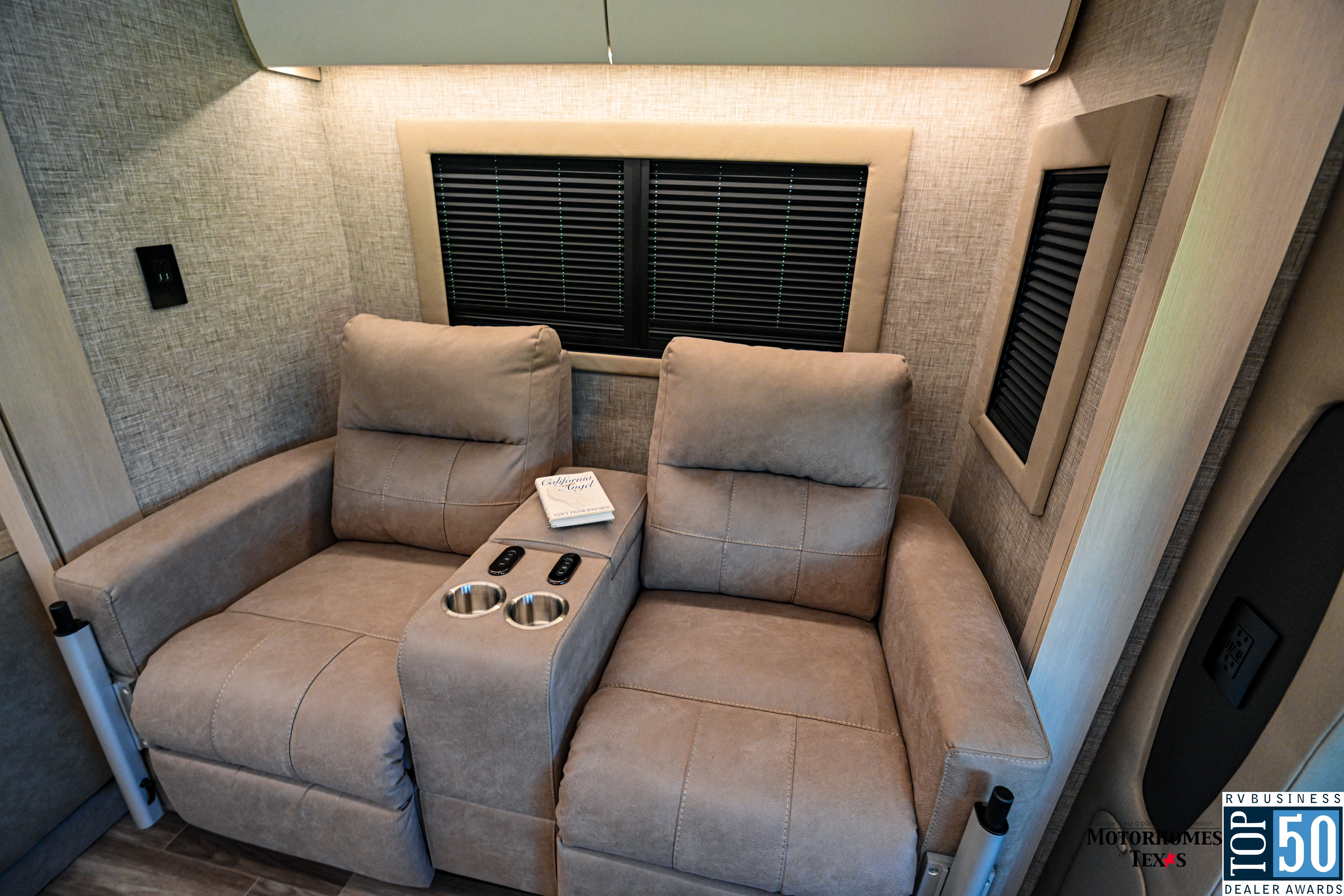 2026 Tiffin Wayfarer 25 XRW - interior 3