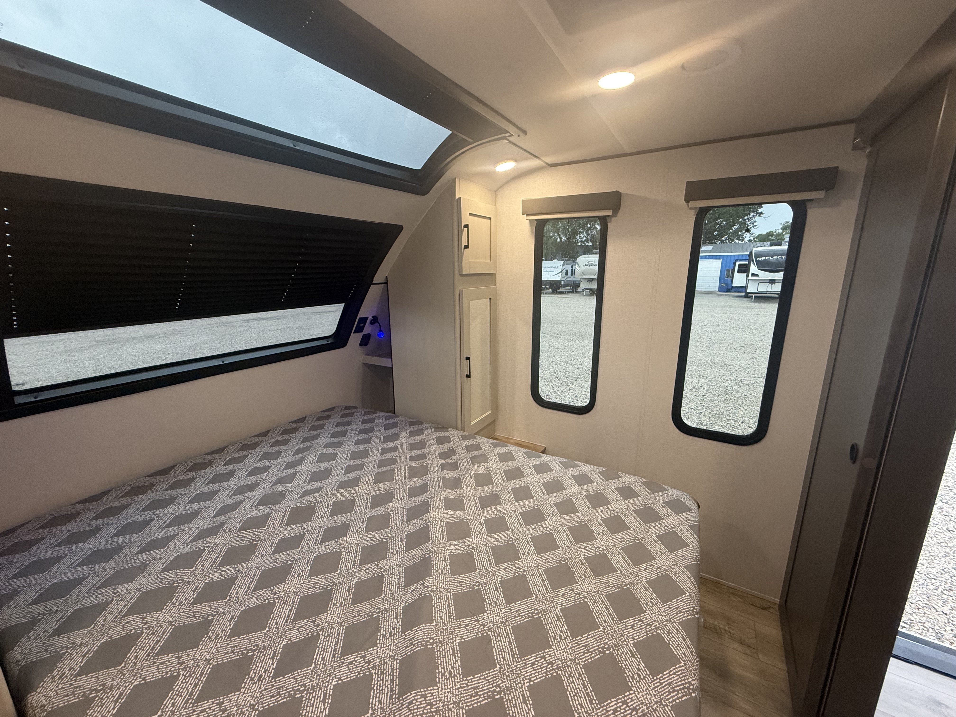 2027 Coachmen American Spirit 2353RB - Image 18