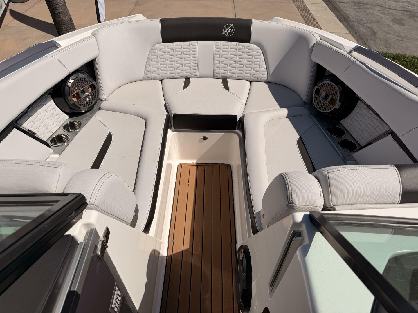 2021 Mastercraft X24 - Image 3