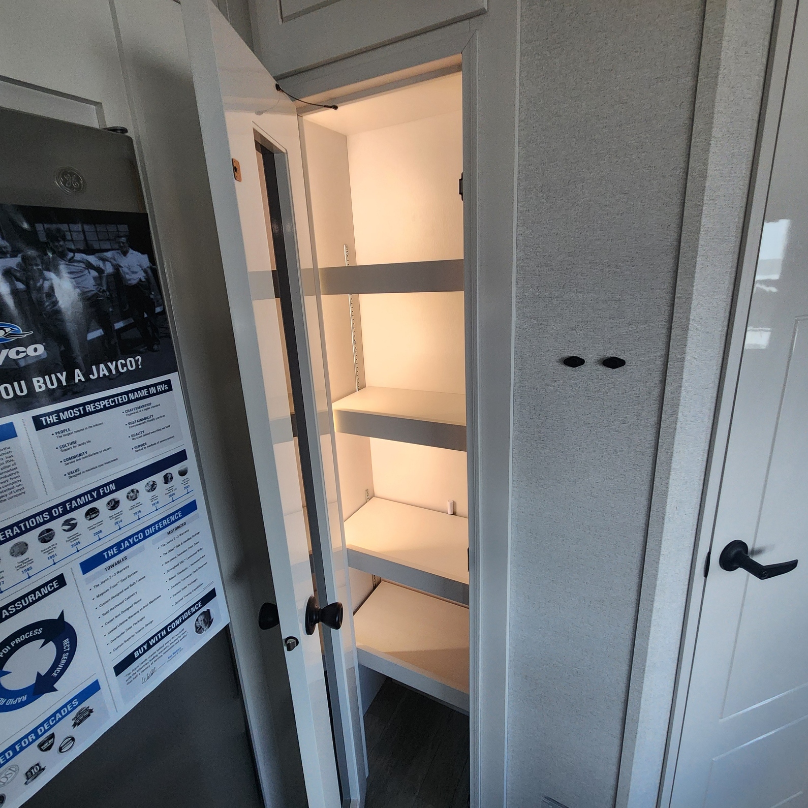 2026 JAYCO PINNACLE 36FBTS - Image 32