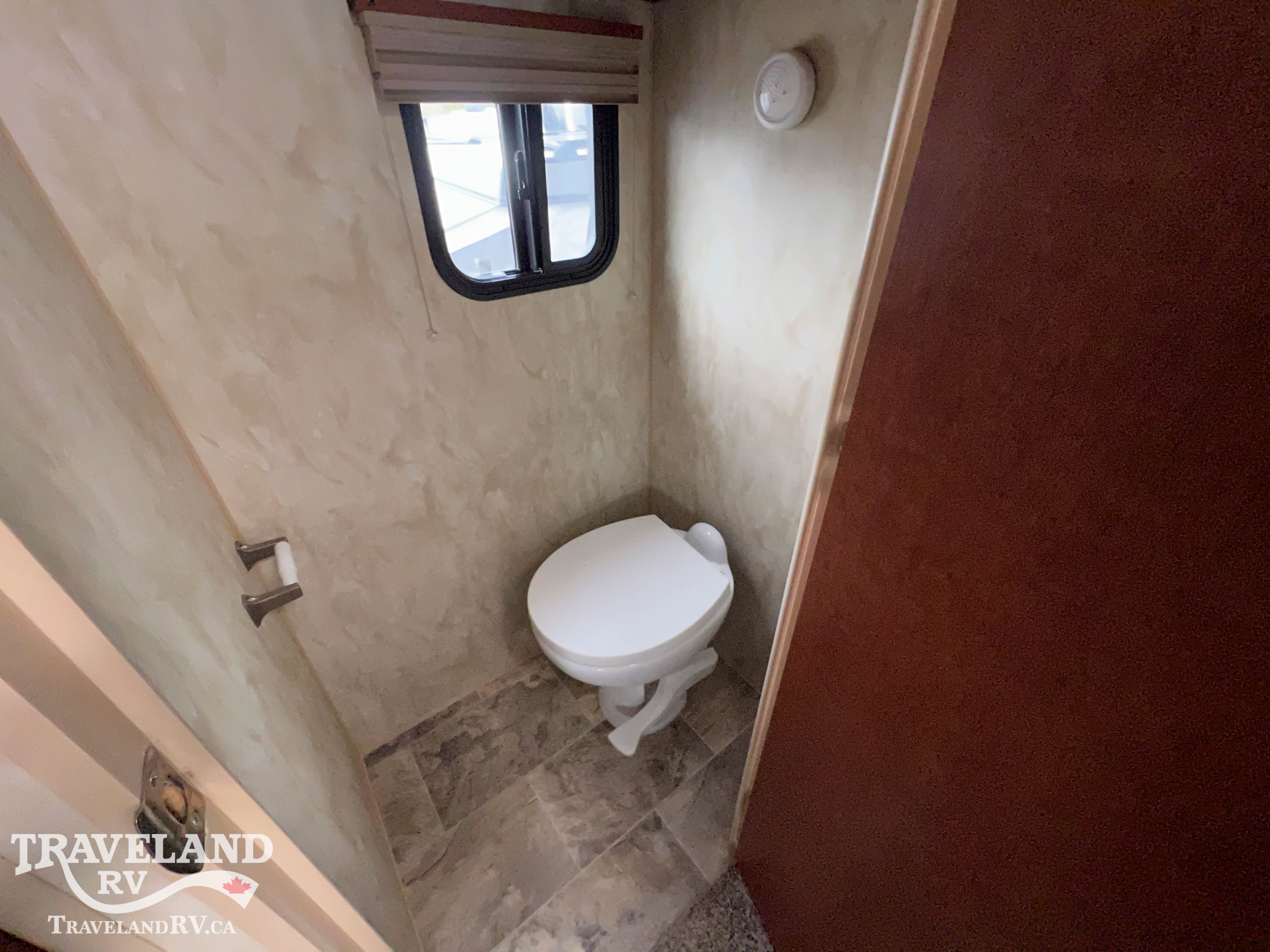 2018 Northwood Fox Mountain 235RLS - Image 18