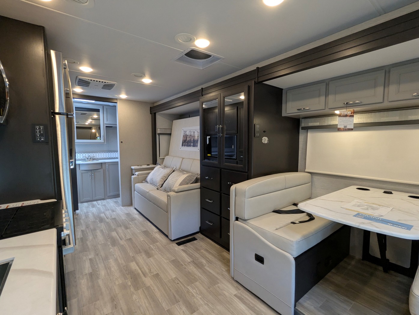 2026 Thor Motor Coach Omni Trail S29 - Image 12