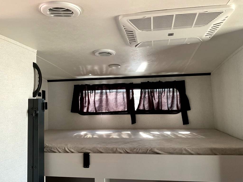 2027 JAYCO Jay Feather 33BH - Image 29