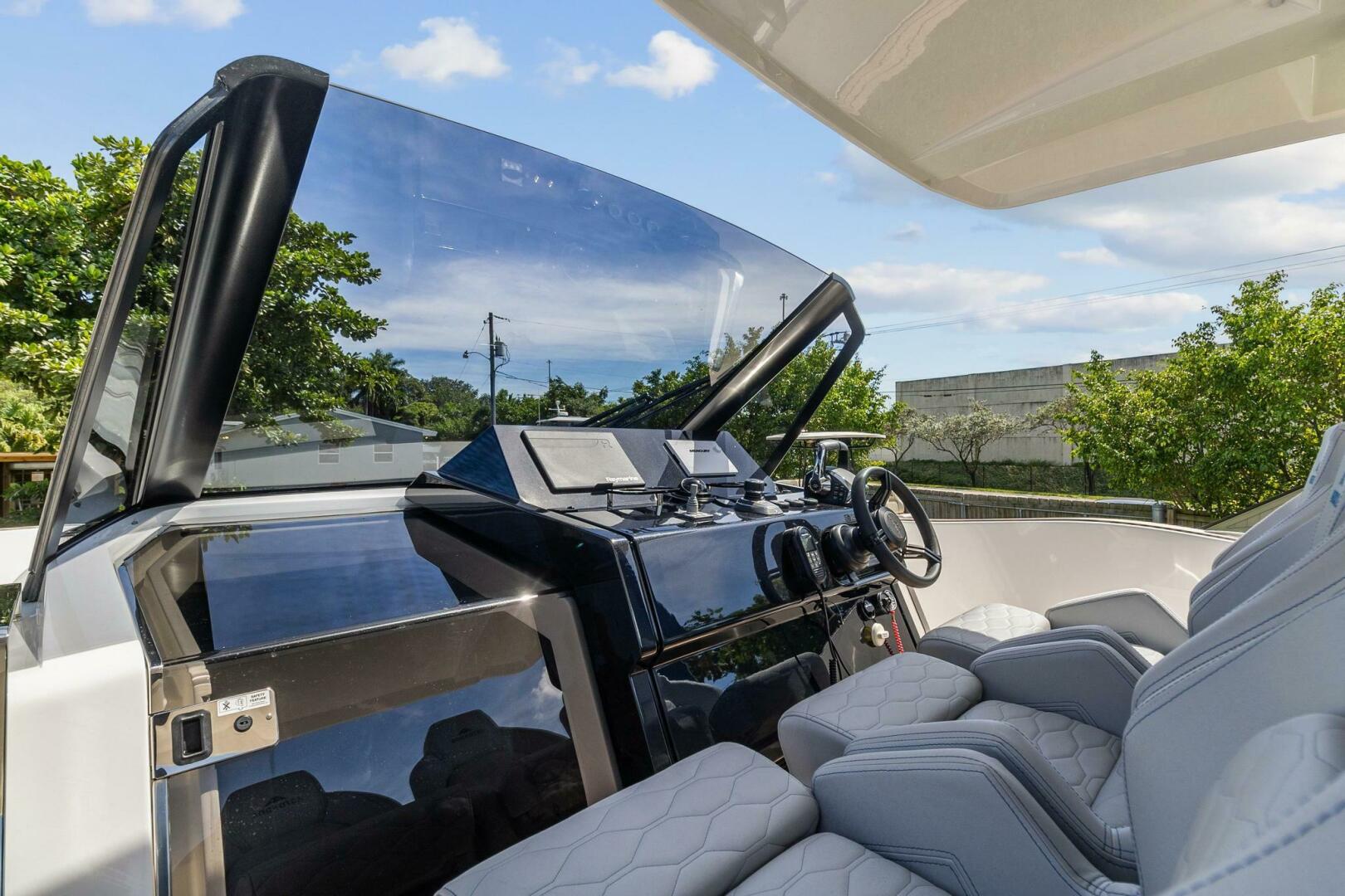 2023 Astondoa 377 Coupe Outboard - Image 12