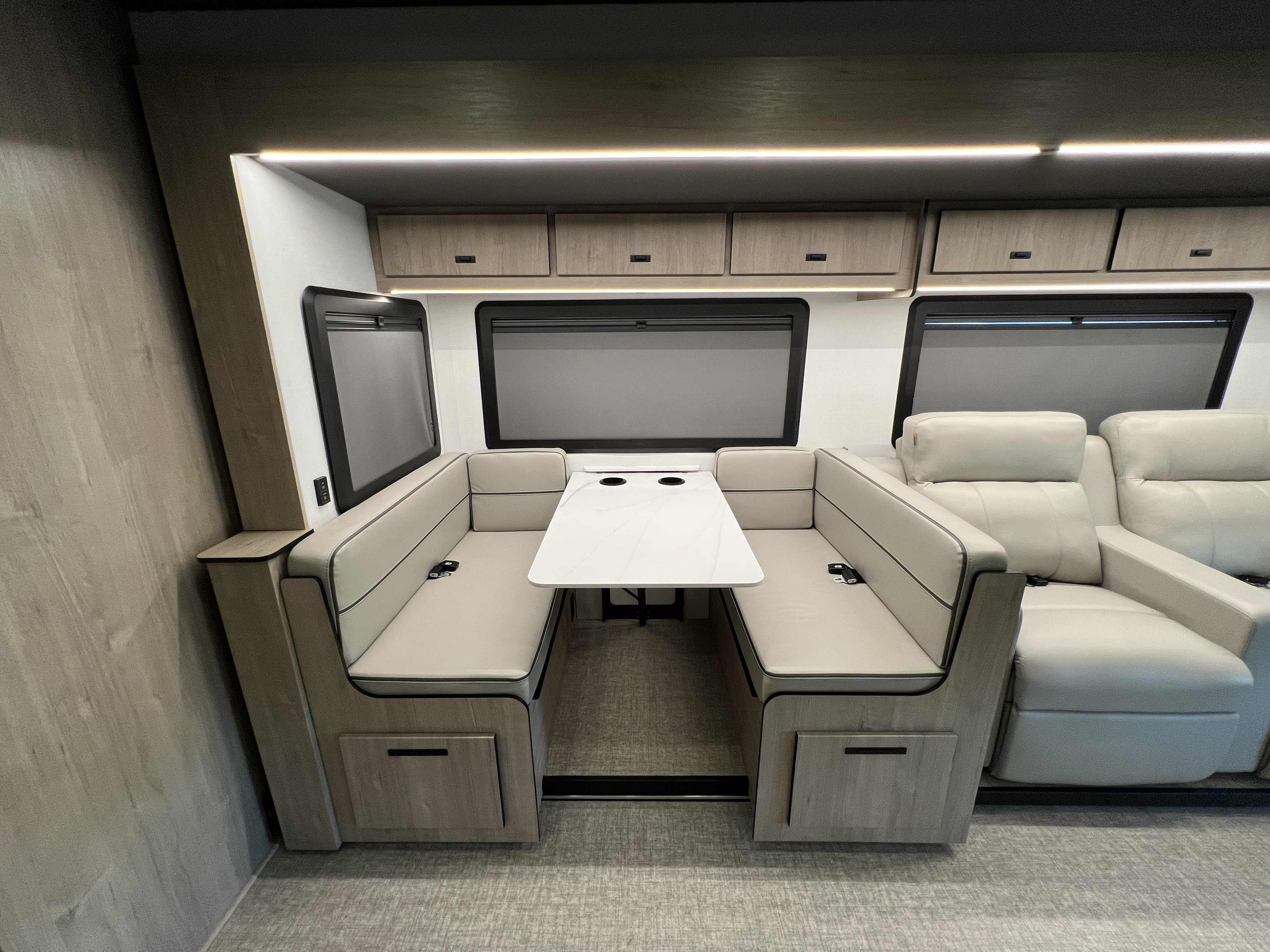 2027 Grand Design Lineage Series F 31ZW - Image 20