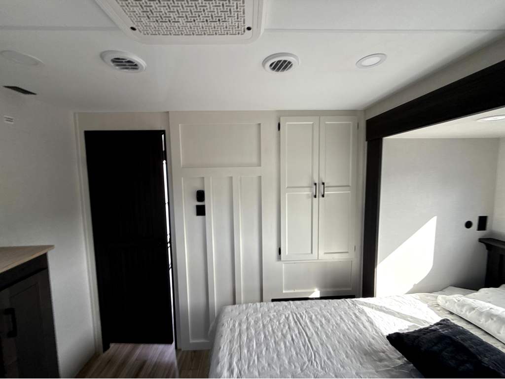 2027 VENTURE RV SPORTTREK 336VRK - Image 23