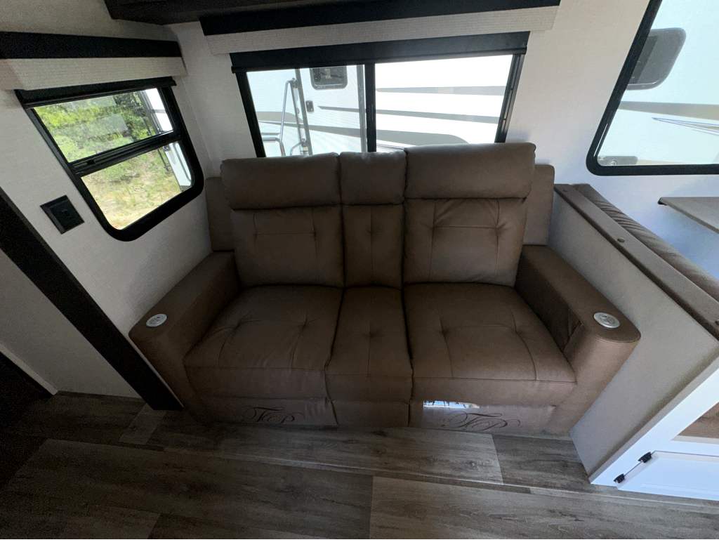 2026 VENTURE RV SPORTTREK 251VFK - Image 15